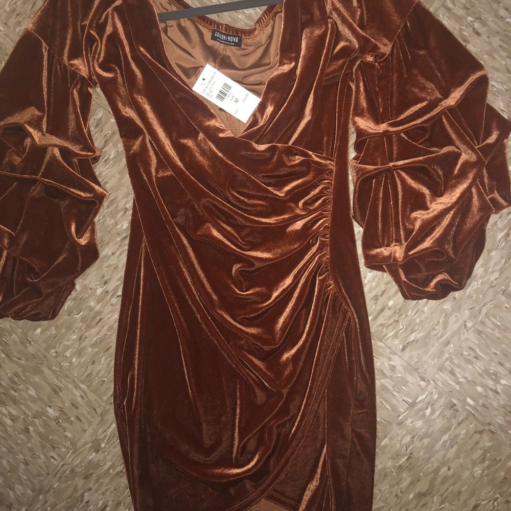 Fashion nova dress size Medium , never worn